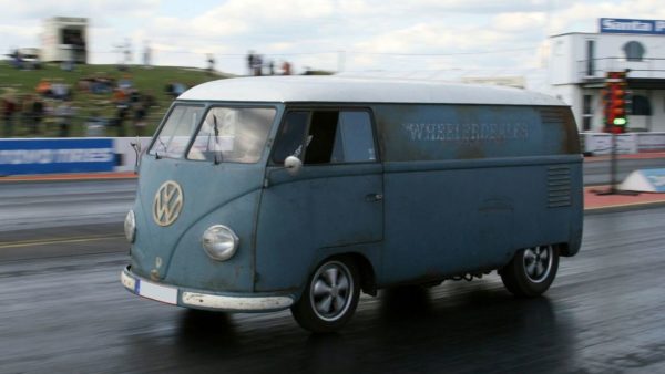 Легендарный минивэн Volkswagen T1 1953 года с полицейским радаром