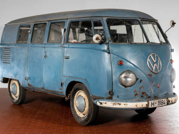 Легендарный минивэн Volkswagen T1 1953 года с полицейским радаром