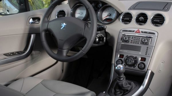 8 причин любить и ненавидеть Peugeot 308