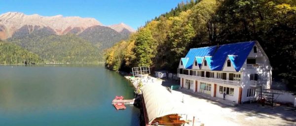 Куда поехать в октябре на море искупаться и позагорать