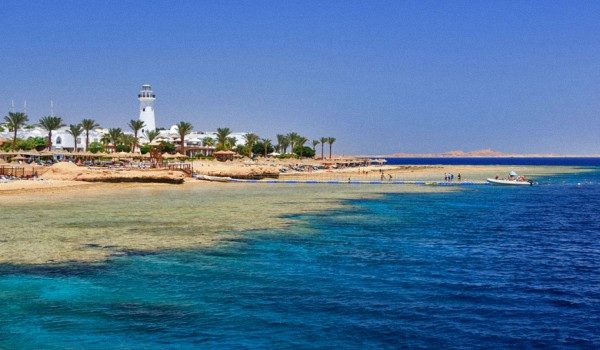 Куда поехать в октябре на море искупаться и позагорать