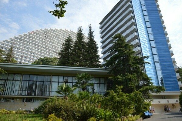 Недорогие отели с программой на Новый год в Сочи 2020